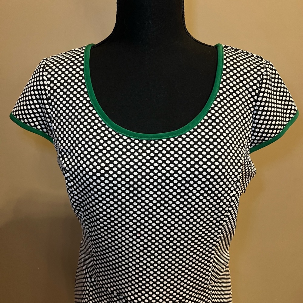 Karin Stevens Dotted Dress with emerald colored embellished round neckline - Picture 2 of 4